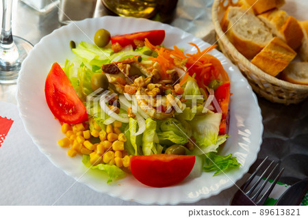 Spanish salad with goat cheese Spanish salad with goat cheese 89613821