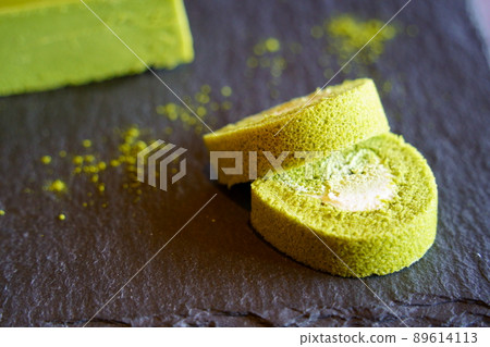 Matcha roll cake Matcha roll cake 89614113