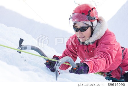 一個享受攀冰的女人 89616090