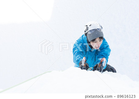 Men enjoying ice climbing 89616123
