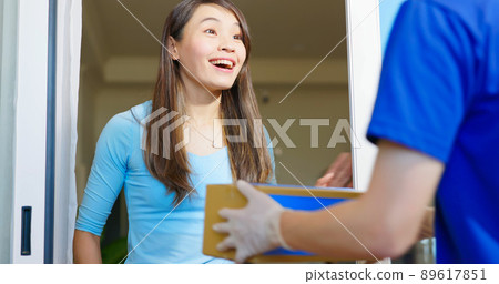 woman receive medicine delivery 89617851