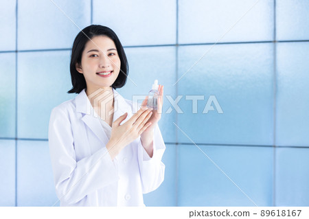 白色的一位女士 白色的一位女士 89618167