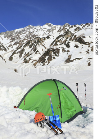 Snowy mountain tent night Mt. Shirouma 89618502