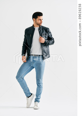 Handsome stylish man full length portrait on white studio background. 89619238