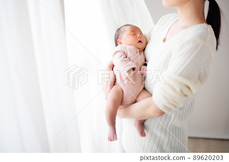 Parent and child babies exposed to the wind in the open air Newborn lace curtain 89620203