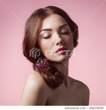 Portrait of young beautiful girl Portrait of young beautiful girl 89620699