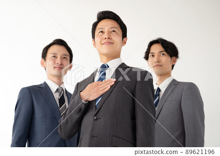 Leave it to the businessman, 3 middle-aged people Leave it to the businessman, 3 middle-aged people 89621196