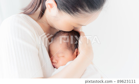 Mother holding a baby Vertical holding Mother holding a baby Vertical holding 89623111