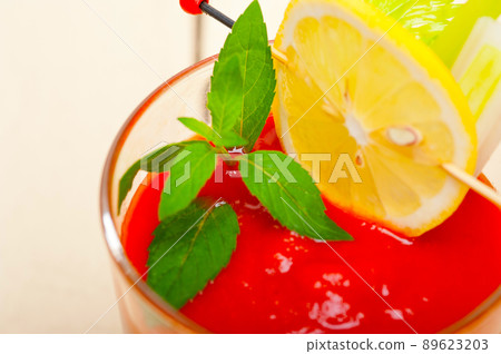 fresh tomato juice 89623203