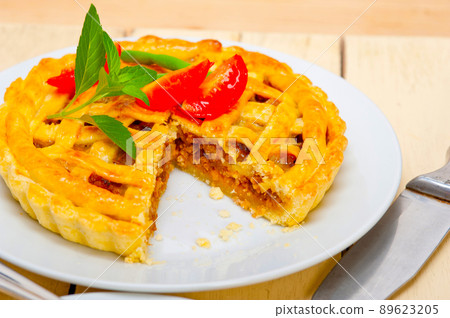 home made beef pie 89623205