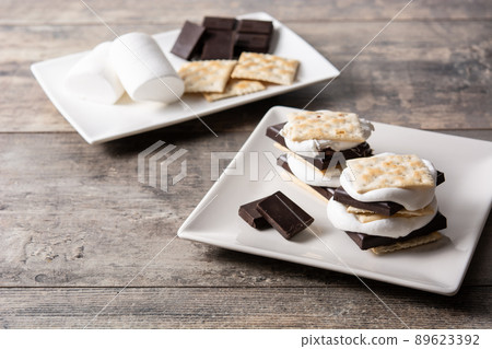 Homemade smores Homemade smores 89623392