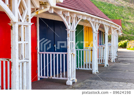 Old beach huts at Scarborough, UK 89624198