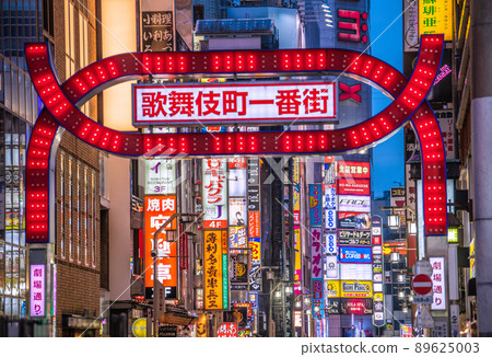 日本 5 月的東京城市景觀。 3年來第一次沒有行動限制的GW結束了，但是......歌舞伎町...... = 5月11日 89625003