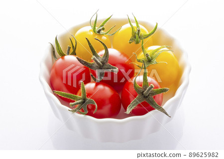 Mini tomatoes, Aiko, Yellow Aiko Mini tomatoes, Aiko, Yellow Aiko 89625982