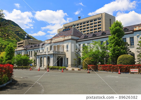 [Yamaguchi Prefectural Government Museum and Yamaguchi Prefectural Government Building under fine weather in Yamaguchi Prefecture] 89626382