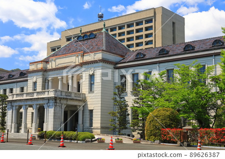 [山口縣晴天下的山口縣政府博物館和山口縣政府大樓] 89626387
