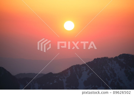 Sunset in the direction of Kasagatake seen from Nishiho Sanso 89626502