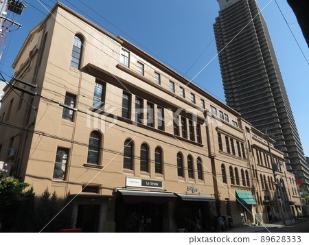 Huge small hall in Fukushima Ward, Osaka 89628333