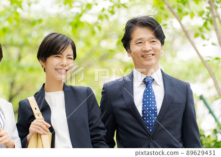 戶外工作的人 戶外工作的人 89629431