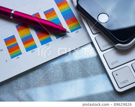 Business image of graphs, PCs, smartphones (female) 89629826