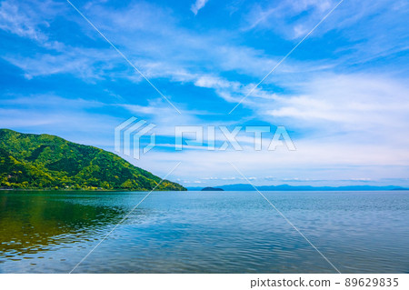 新鮮的綠色海津大崎和竹生島 89629835