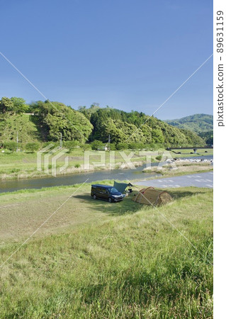 Spring: Enjoy camping at the riverbed at the foot of Gassantoda Castle 89631159