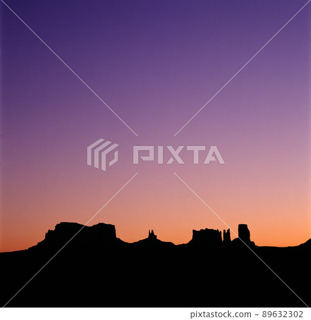 monument valley sunset silhouette monument valley sunset silhouette 89632302