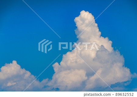 Yakushima: Midsummer blue sky and cumulonimbus clouds 89632552