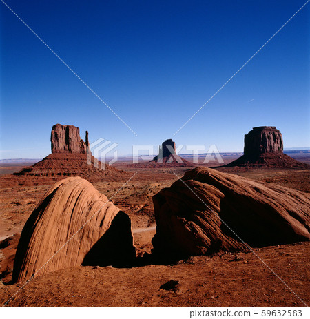Monument Valley of the Blue Sky 89632583