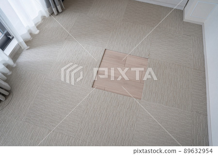 The tile carpet is dirty, so replace only one. 89632954