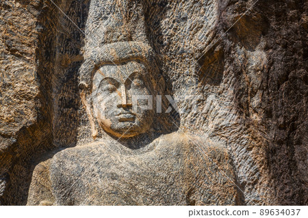 Statue on Sri Lanka 89634037