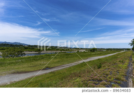 Scenery of the Sagami River flowing through Kanagawa Prefecture Scenery of the Sagami River flowing through Kanagawa Prefecture 89634083