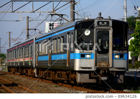 與讚線運行的3輛7000系+7200系地方列車（生動風格） 89634126