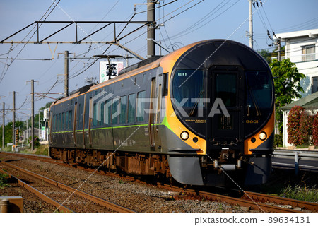 與讚線運行的8600系列特快石鎚2車 89634131