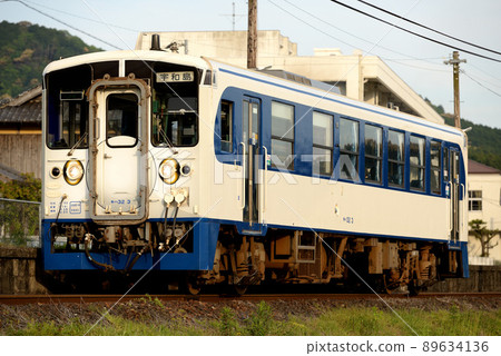 在淀線運行的 Kiha 32 鐵路 Hobby Train 89634136