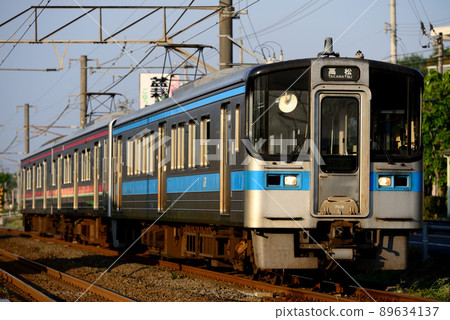 與讚線運行的3輛7000系+7200系地方列車(生動風格) 與讚線運行的3輛7000系+7200系地方列車(生動風格) 89634137