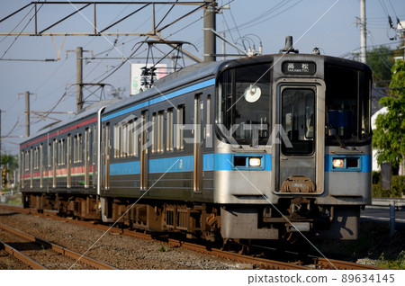 3 cars of 7000 series + 7200 series ordinary trains running on the Yosan Line 3 cars of 7000 series + 7200 series ordinary trains running on the Yosan Line 89634145