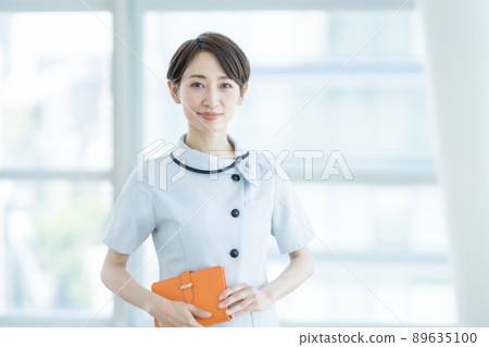 Staff welcoming customers Staff welcoming customers 89635100