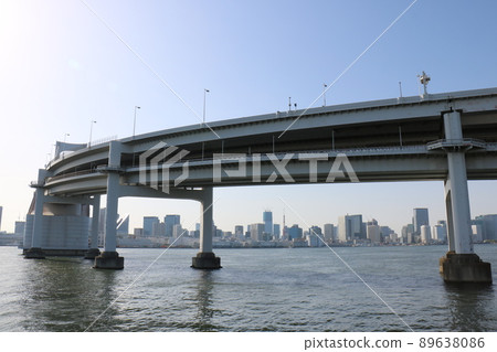 Rainbow Bridge seen from Shinagawa Daiba in Odaiba, Tokyo 89638086