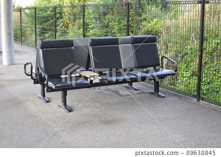 Station platform bench 89638845