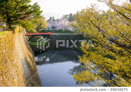 Aizu Tsuruga Castle dyed in the sunrise, Fukushima Prefecture Aizu Tsuruga Castle dyed in the sunrise, Fukushima Prefecture 89638875