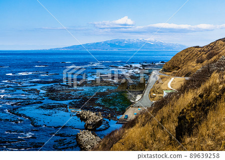 [新潟縣佐渡地質公園]海底火山白木到三谷村的地形 89639258