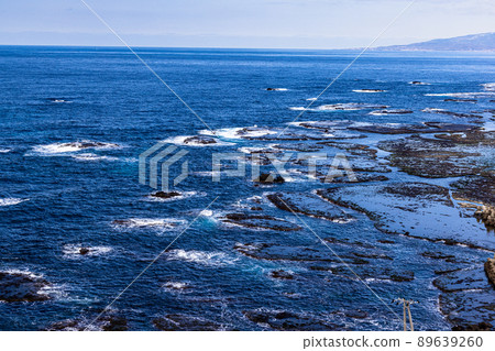 [新潟縣佐渡地質公園]海底火山白木到三谷村的地形 89639260