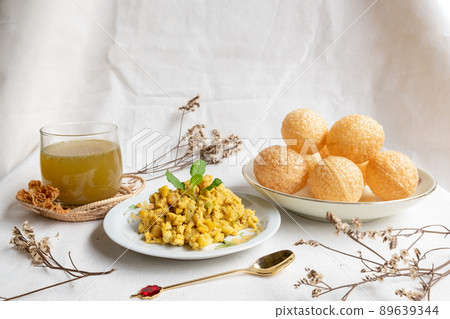 Homemade pani puri, Golgappa Indian snack on... - Stock Photo [89639344] -  PIXTA