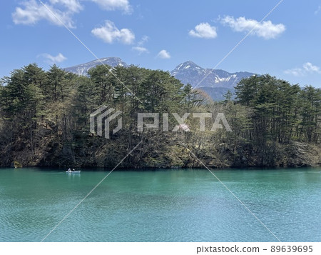 View of Mt. Bandai from Goshikinuma in Urabandai, Fukushima Prefecture during Golden Week in May 2022 89639695