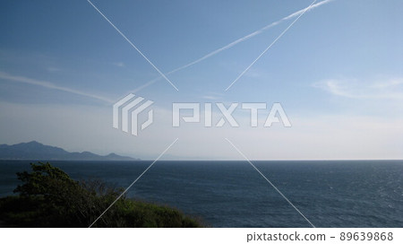 The Sea of Japan, Yoneyama and contrails seen from the cape The Sea of Japan, Yoneyama and contrails seen from the cape 89639868