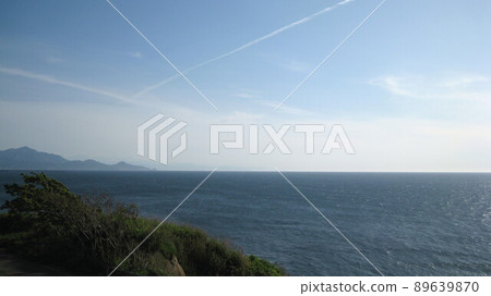 The Sea of Japan, Yoneyama and contrails seen from the cape The Sea of Japan, Yoneyama and contrails seen from the cape 89639870