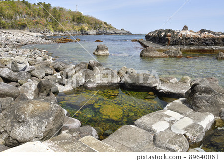 Taking a picture of Mizunashi Kaihin Onsen at Cape Esan, Hakodate, Hokkaido in spring 89640061