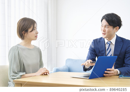 Businessman visit sales Businessman visit sales 89640285