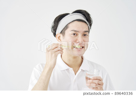 Male toothpaste white background 89640336